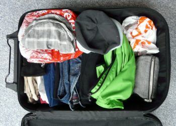 Faut-il transporter les effets personnels d'autrui dans sa valise ?