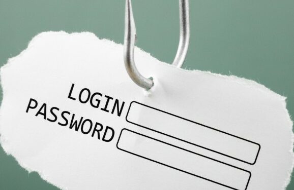 Forfaits mobiles à l’étranger : attention aux faux sites d’opérateurs cet été
