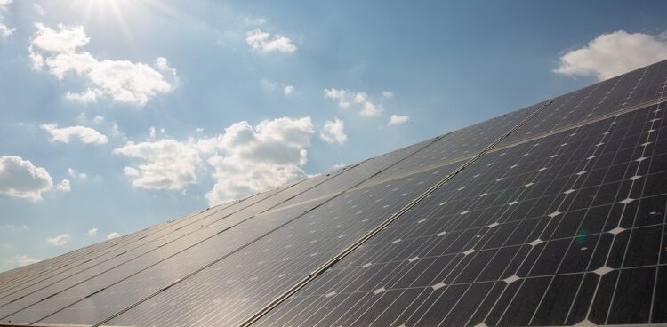 Énergie solaire : Un nouveau programme pour équiper gratuitement un million de foyers tunisiens